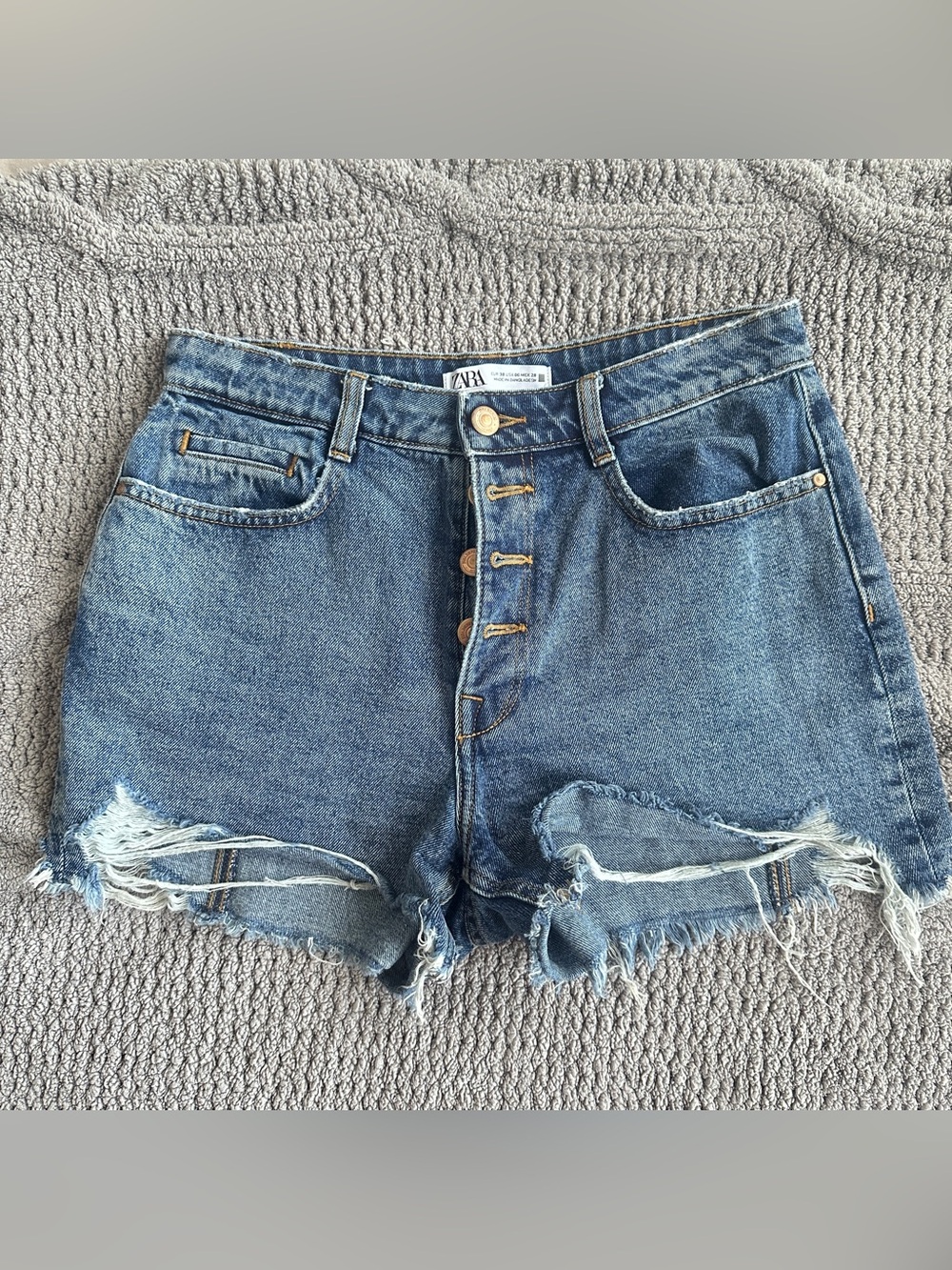 Zara Medium Blue Distressed Denim Cutoff Shorts size 6